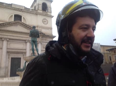 Matteo Salvini In Abruzzo Accoglienza Fredda A L Aquila Successo