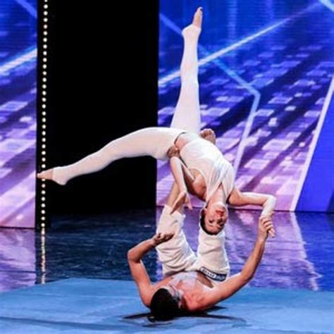 AcroYoga Dalla Sicilia All Europa Spicca Il Volo La Nuova Disciplina