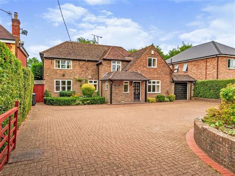 4 Bed Detached House For Sale In Vicarage Road Crawley Down Crawley