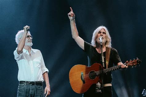 Oswaldo Montenegro e Renato Teixeira apresentam turnê inédita em BH O