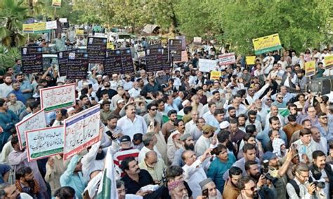 Traders Observe Shutter Down Hold Rally Against Inflated Power Bills Newspaper Dawncom