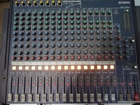 Mesa De Som Yamaha 20 Canais Mixing Console Mg206c Em Betim Clasf Som