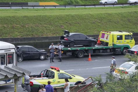 Sp Engavetamento Carros Causa Lentid O Na Rodovia Anchieta