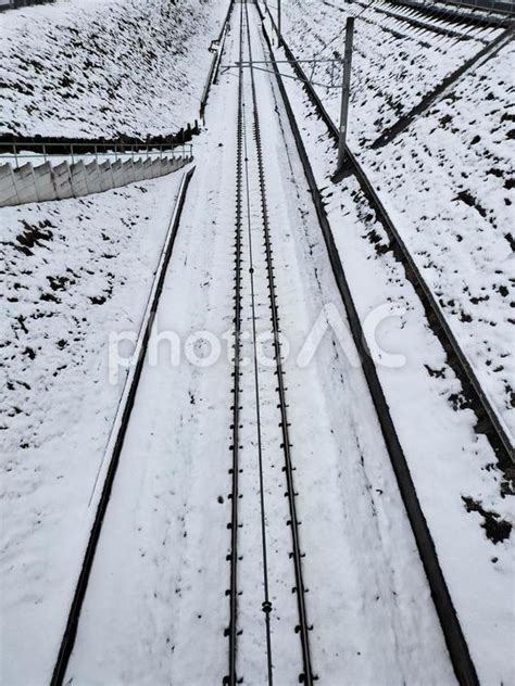 雪が積もった線路 No 29177625｜写真素材なら「写真ac」無料（フリー）ダウンロードok