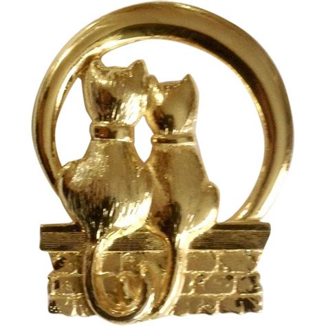 JJ Jonette Jewelry Cuddle Cats By Moon Gold Tone Pin Brooch Jewelry