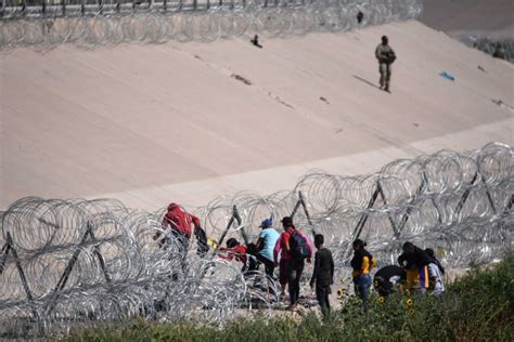 Cruce masivo de migrantes a EE UU aumenta por Ciudad Juárez y desata