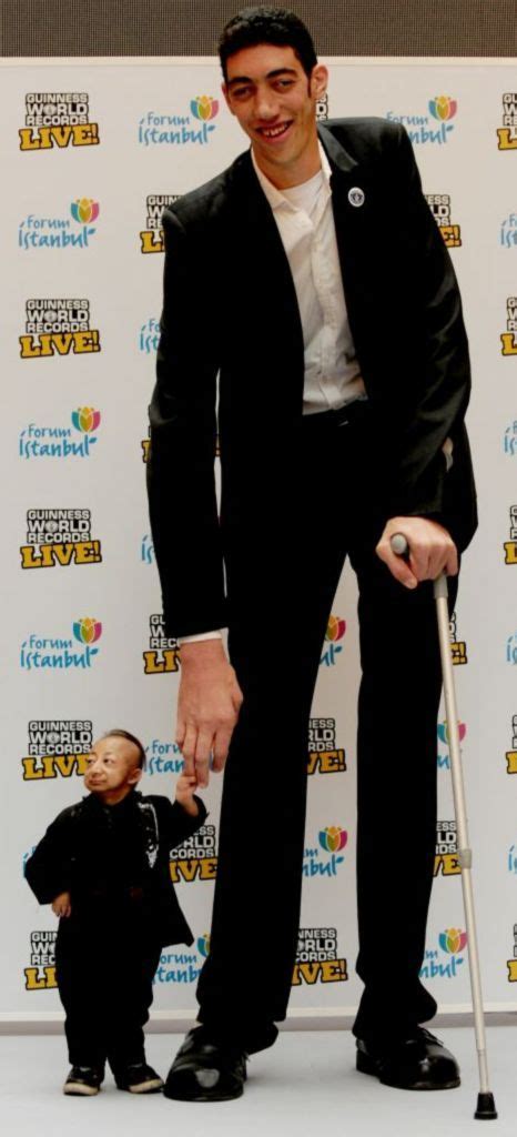 New World S Tallest Man Meets Current World S Shortest Man Tall Guys