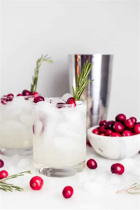 30 Easy Christmas Cocktails To Get You In The Holiday Spirit