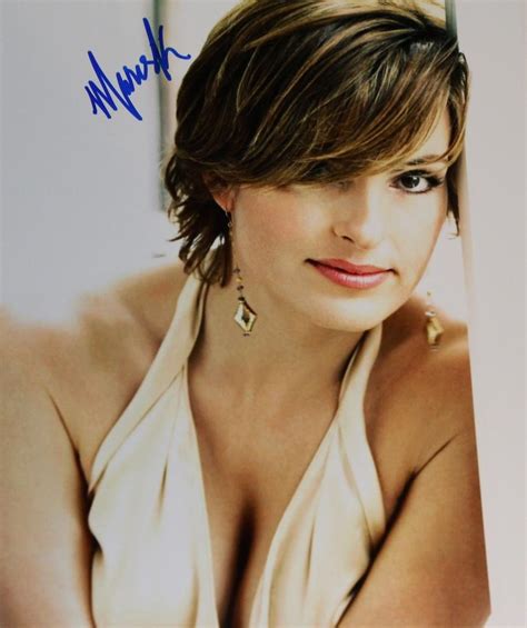 Mariska Hargitay Sexy Actress Signed Autographed 8x10 Photo Law And