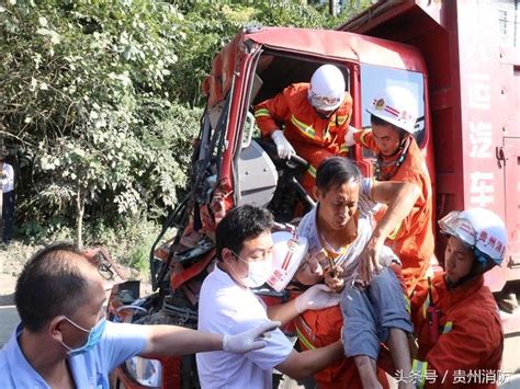 貴州遵義：兩車追尾2人被困 匯川消防成功營救 每日頭條