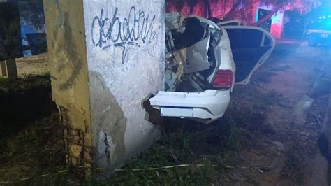 Motorista Morre E Passageiro Fica Ferido Ap S Carro Bater Em Passarela