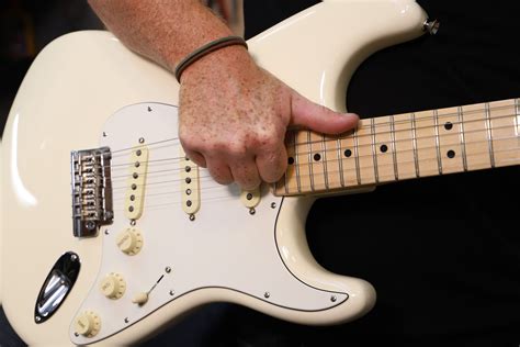 How To Change Strings On A Fender Stratocaster Electric Guitar Online