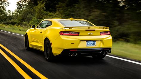 Chevrolet Camaro Interior Layout & Technology | Top Gear