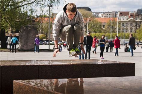 Educa O F Sica Parkour Na Escola Conex O Escola Sme