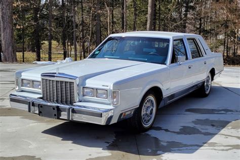 No Reserve Lincoln Town Car Signature Series For Sale On Bat