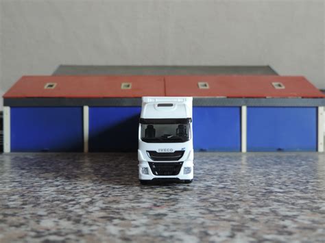 Herpa 1 87 Iveco Stralis Highway XP 5 Achs