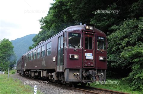 わたらせ渓谷鉄道 わ89形ワンマン列車 写真素材 7103854 フォトライブラリー Photolibrary