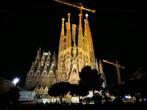 The Best Time To Visit Sagrada Familia Why Visit Barcelona