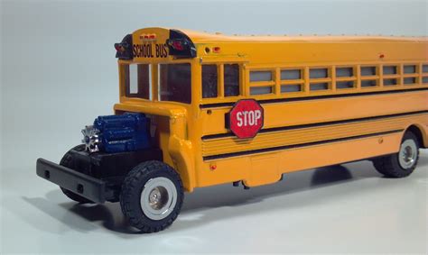 International Model 1853 School Bus Die Cast Scale Model