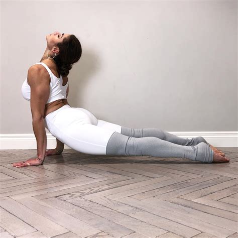 Urdhva Mukha Svanasana | Steps & Benefits - 101YogaStudio