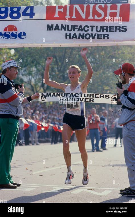 Grete Waitz winning the 1984 NYC Marathon Stock Photo - Alamy