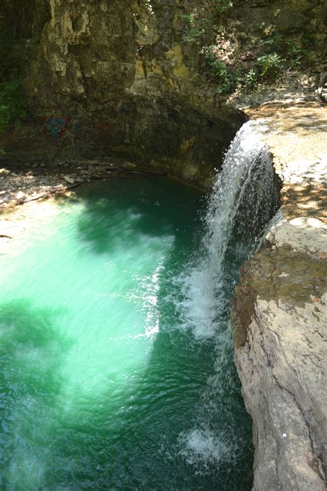 Expose Nature Surprisingly Emerald Waterfall In Suburban Columbus Ohio