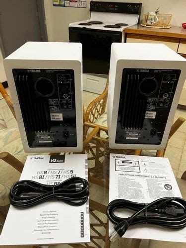 Yamaha HS 7W 6 5 Inch Powered Studio Monitor Pair WHITE B Stock W