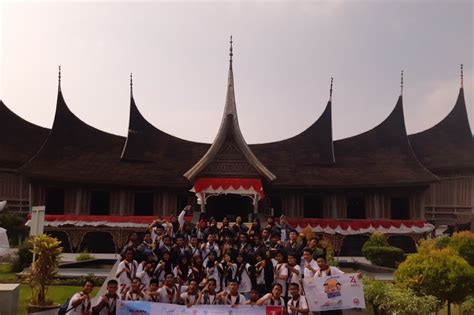 Smn Asal Kalsel Kagumi Benda Benda Bersejarah Minangkabau Di Museum