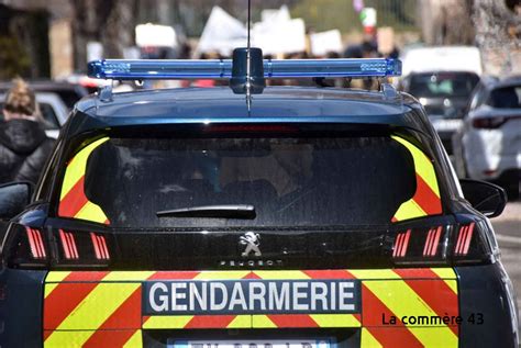 Saint Romain Lachalm Une Voiture Finit Contre Un Lampadaire La