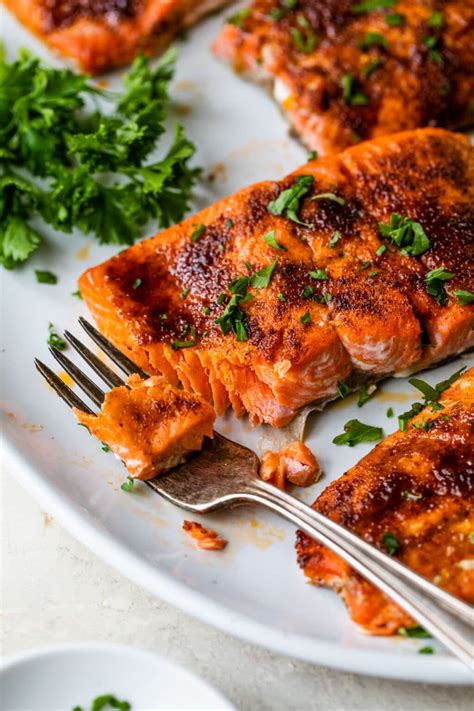 Broiled Salmon – WellPlated.com