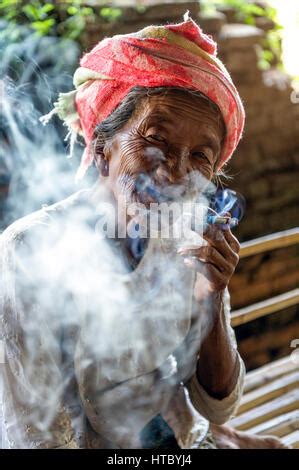 Myanmar ex Birmanie Lac Inle Etat Shan Groupe ethnique de pêcheurs