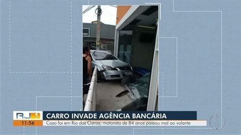 Idoso Passa Mal Perde O Controle De Carro E Invade Agência Bancária No