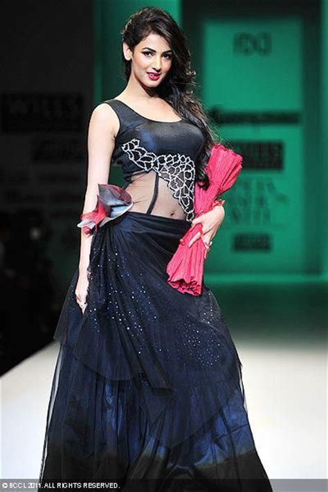 sonal chauhan | Formal dresses long, Indian models, Indian women