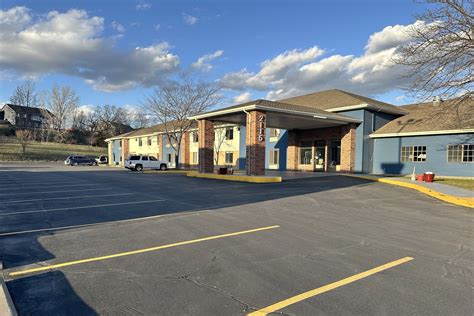 AmericInn by Wyndham Reedsburg | Reedsburg, WI Hotels