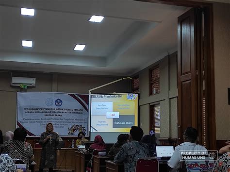 Doctoral Program PBI FKIP UNS Holds Workshop On Developing Thematic