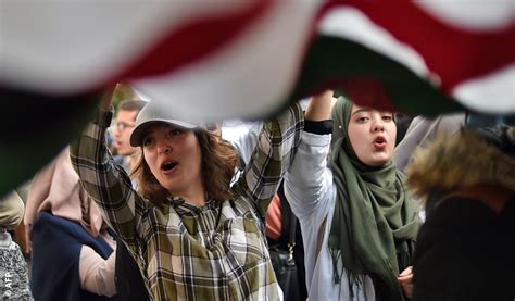 الجمعة الثالثة من حراك الجزائر مسيرة النساء ضد النظام والذكوريّة رصيف22