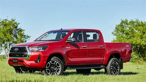 Toyota Hilux fica mais cara em algumas versões e mais barata em outras