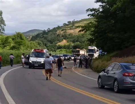 A Gazeta Acidente Entre Caminh O E Carro Deixa Um Morto Na Br Em