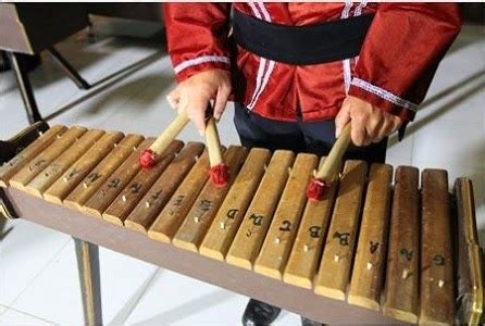 Pengertian Alat Musik Tradisional Kolintang Asal Minahasa - Dunia Kesenian