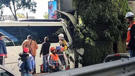 Video Autobús De Pasajeros Choca En Periférico Hay Un Muerto Y 17 Lesionados La Silla Rota