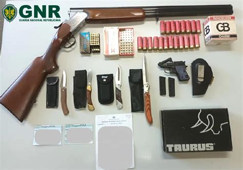 Homem De Anos De Idade Constitu Do Arguido Por Posse De Armas E