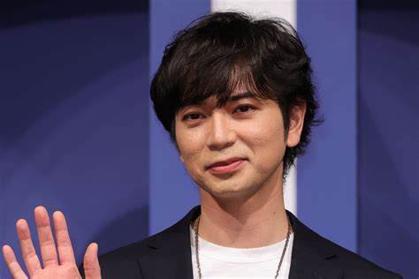 【sns投稿が削除】松本潤“ヒゲとメガネ”でライブに飛び入り参加もテレビ出演は「今年終わりです」 “後輩の育成や舞台演出に注力”の可能性も