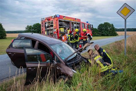 Kia gerät ins Schleudern Zwei Verletzte nach Unfall darunter ein Kind