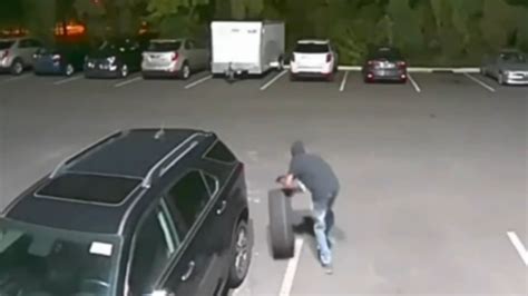 Video Shows Tire Theft From New Jersey Car Dealership 6abc Philadelphia