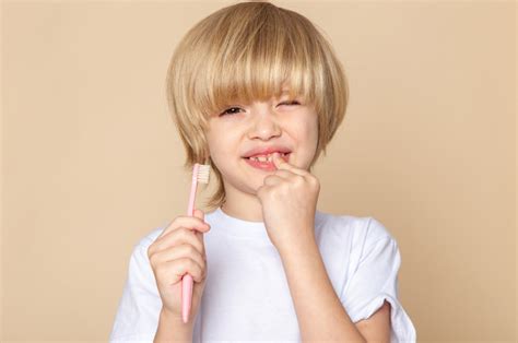 Descubre como prevenir las caries dentales en niños Clínica DENS