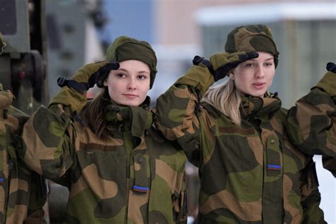 La Princesse Ingrid Alexandra De Norv Ge Entame Son Service Militaire