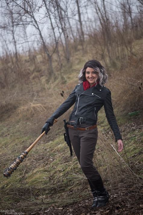 Female Negan Walking Dead Cosplayer Is Impressive