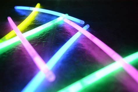 How to Make Your Own Homemade Glow Sticks | Homemade glow sticks, Glow sticks, Science experiments