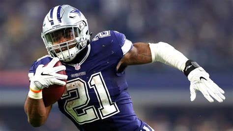 Cowboys Ezekiel Elliott Voted Sporting News Rookie Of The Year For