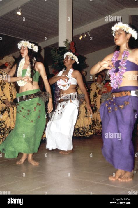 Traditional dancing, Cook Islands Stock Photo - Alamy